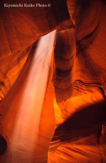 �A���e���[�v�L���j�I�� Antelope Canyon