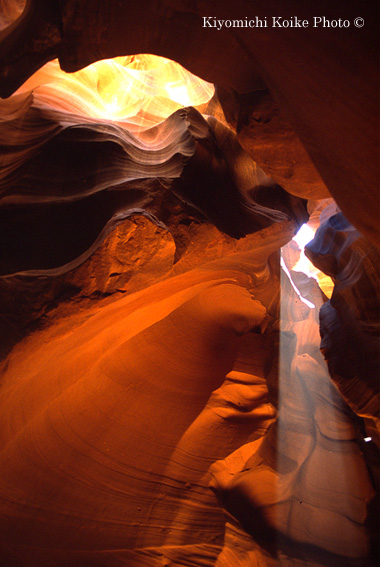 �A���e���[�v�L���j�I�� Antelope Canyon