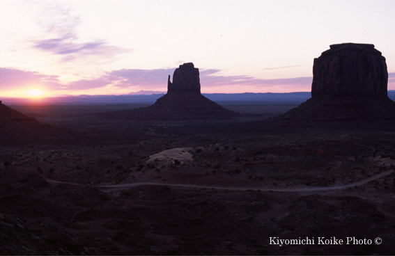 ���j�������g�o���[ Monument Valley