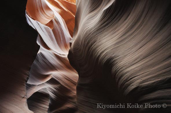 ���[�A�[�A���e���[�v�L���j�I�� - Lower Antelope Canyon