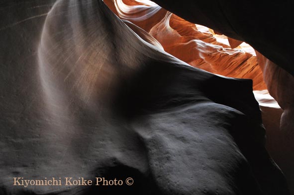 ���[�A�[�A���e���[�v�L���j�I�� - Lower Antelope Canyon
